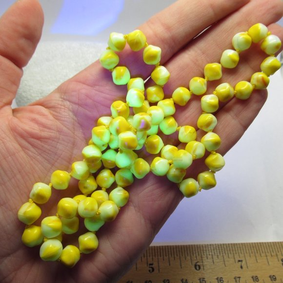 Uranium glass bead Necklace - Picture 7 of 15